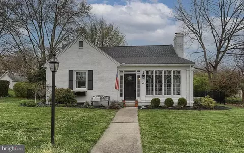 21 W Governor Rd, Hershey, PA 17033