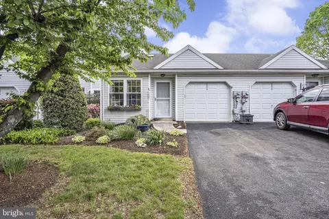 6276 Spring Knoll Dr, Harrisburg, PA 17111