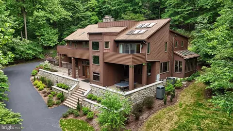 1023 Fairdell Dr, Hummelstown, PA 17036