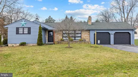 621 Hoffman Dr, Harrisburg, PA 17111
