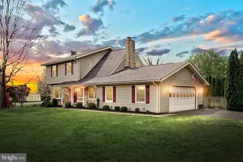 1213 Julianne Dr, Hummelstown, PA 17036