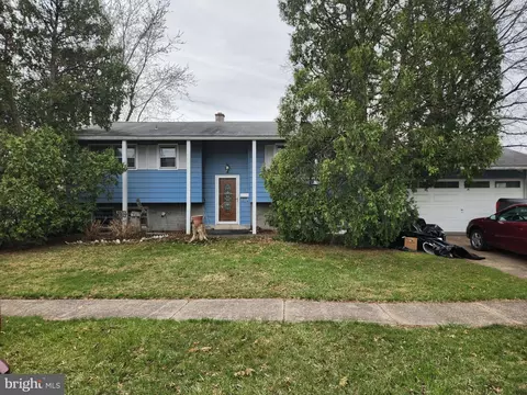 8 Heathglen Rd, Middletown, PA 17057