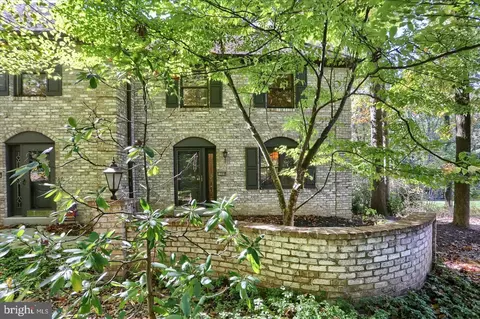 1300 Sand Hill Rd, Hummelstown, PA 17036