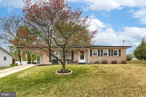 1428 Karen Dr, Harrisburg, PA 17109