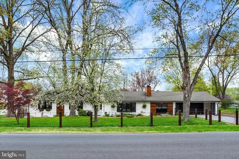 1412 Montfort Dr, Harrisburg, PA 17110