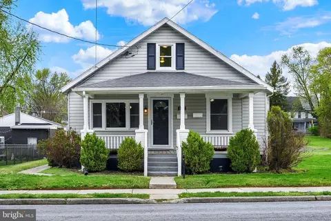 1527 E Caracas Ave, Hershey, PA 17033