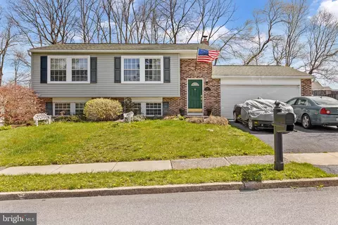 4818 Sweetbrier Dr, Harrisburg, PA 17111