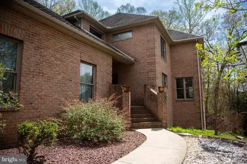 1039 Fairdell Dr, Hummelstown, PA 17036
