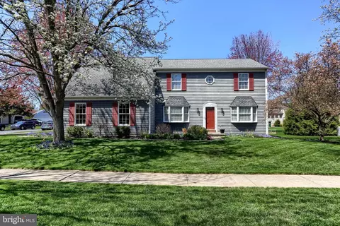 2035 Southpoint Dr, Hummelstown, PA 17036