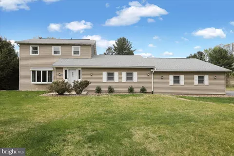 4474 Woodcrest Dr, Elizabethtown, PA 17022