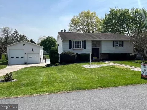 11 Ardmore Dr, Hummelstown, PA 17036
