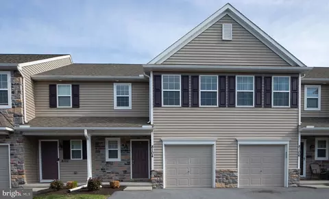 8104 Lenker Dr, Harrisburg, PA 17112