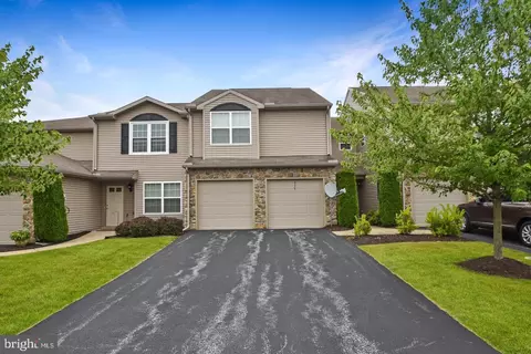 236 Thrush Dr, Hummelstown, PA 17036
