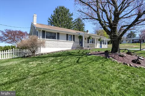 95 Candlewood Dr, Harrisburg, PA 17112