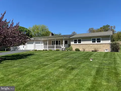 1715 Landvater Rd, Hummelstown, PA 17036
