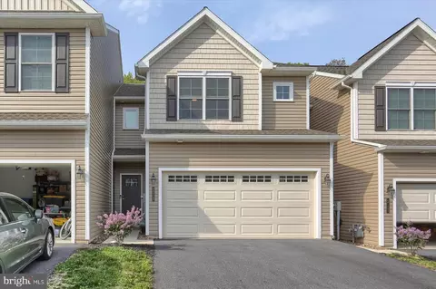 215 Sage Blvd, Middletown, PA 17057