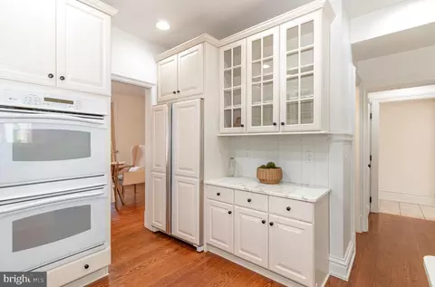 Kitchen - 308 E Derry Rd, Hershey, PA 17033 photo 2 of 4