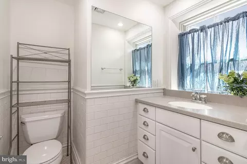 Bath - 308 E Derry Rd, Hershey, PA 17033 photo 2 of 5