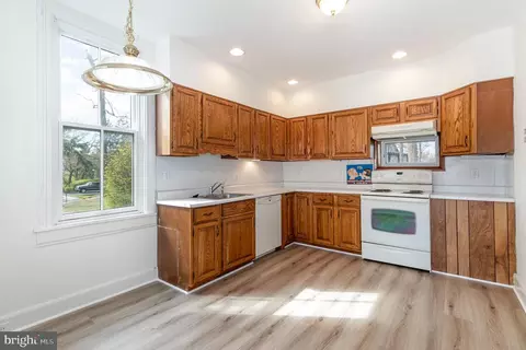 Kitchen - 308 E Derry Rd, Hershey, PA 17033 photo 4 of 4