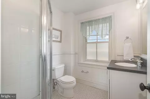 Bath - 308 E Derry Rd, Hershey, PA 17033 photo 3 of 5