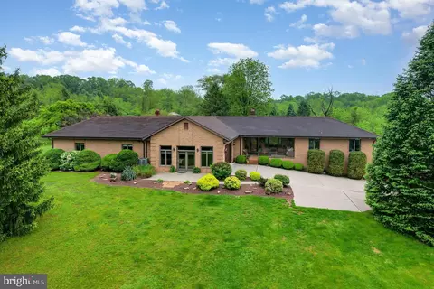 825 Compton Dr, Harrisburg, PA 17112