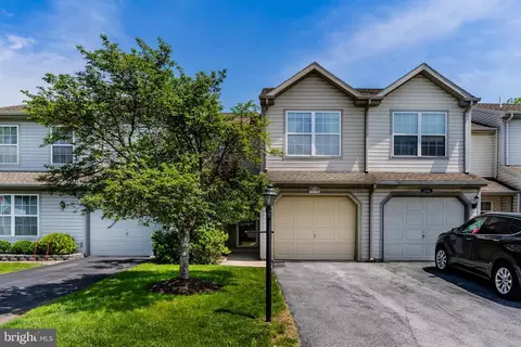 202 Forest Oak Ln, Harrisburg, PA 17110