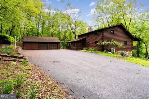 60 Mcelwee Rd, Dauphin, PA 17018