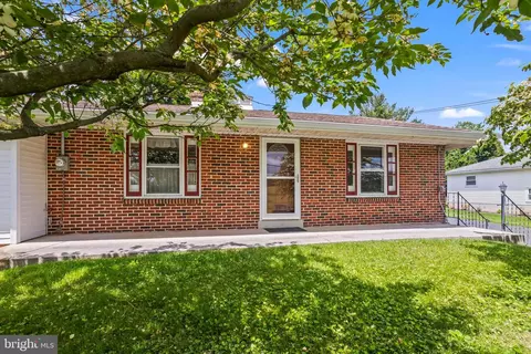1739 Grove St, Hummelstown, PA 17036