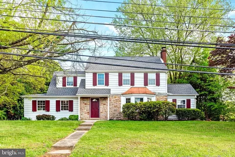 7715 Sunset Dr, Harrisburg, PA 17112