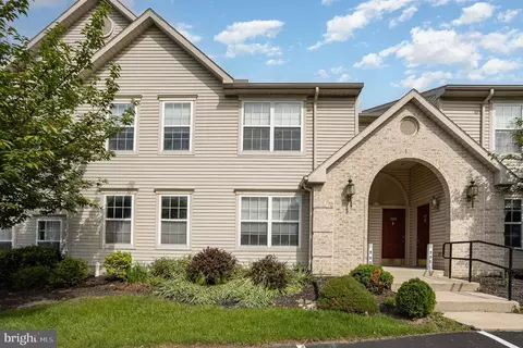 205 Forest Oak Ln, Harrisburg, PA 17110