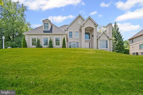 1011 Peggy Dr, Hummelstown, PA 17036