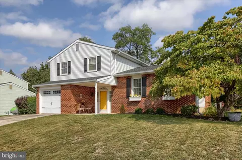 5730 Meadowbrook Dr, Harrisburg, PA 17112