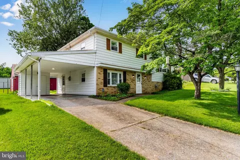 1432 Karen Dr, Harrisburg, PA 17109