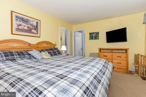 Bedroom - 29 Maple Ave, Hershey, PA 17033 photo 2 of 6