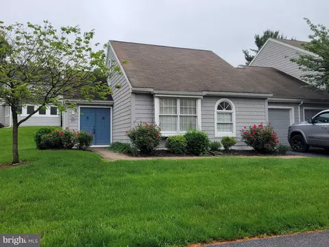 277 Crescent Dr, Hershey, PA 17033