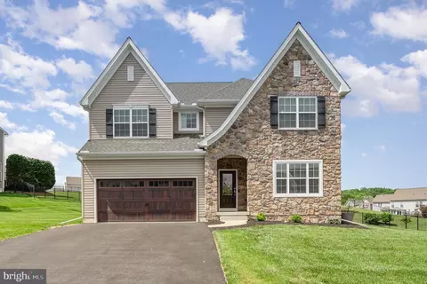 7038 Woodsman Dr, Harrisburg, PA 17111