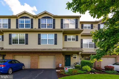 261 Osprey Ln, Hummelstown, PA 17036