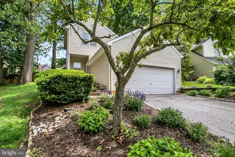 1027 Oak Knoll Dr, Harrisburg, PA 17111
