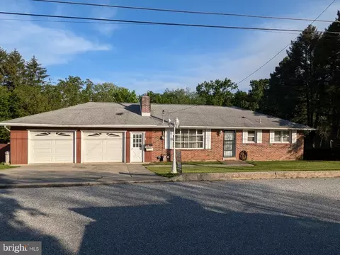 671 Woodview St, Steelton, PA 17113
