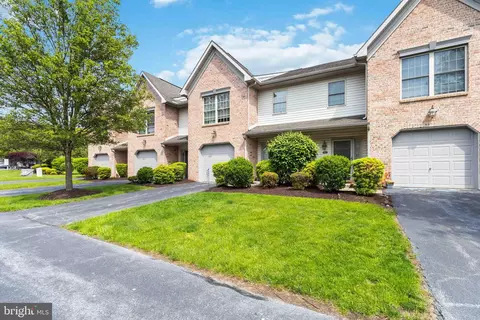 416 Waverly Woods Dr, Harrisburg, PA 17110