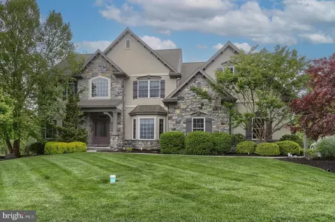 132 Savannah Dr, Hummelstown, PA 17036