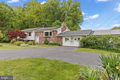 1331 Bradley Ave, Hummelstown, PA 17036