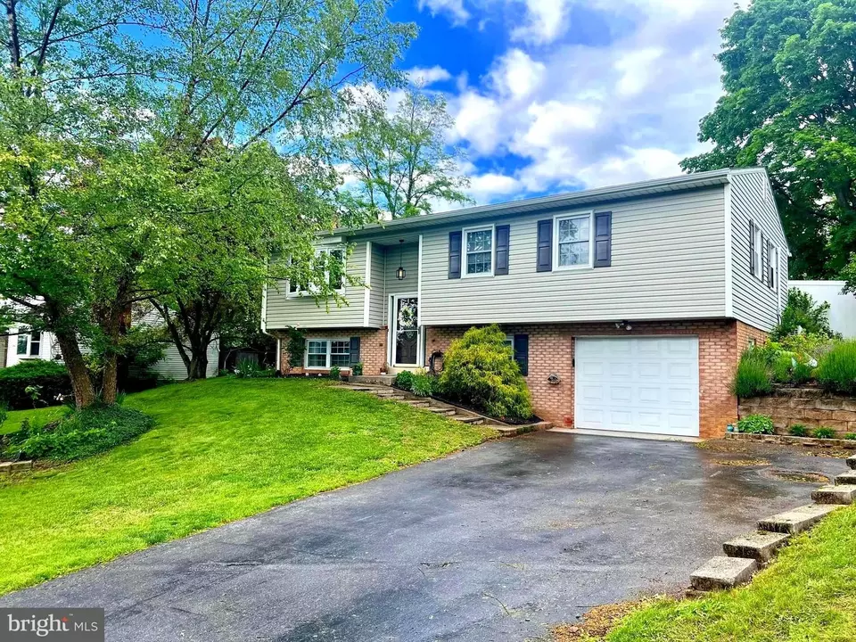Exterior - 480 Hoffman Dr, Harrisburg, PA 17111 photo 2 of 15