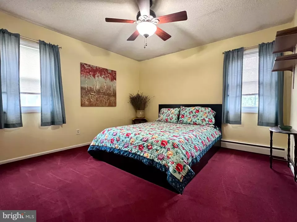 Bedroom - 480 Hoffman Dr, Harrisburg, PA 17111 photo 5 of 7