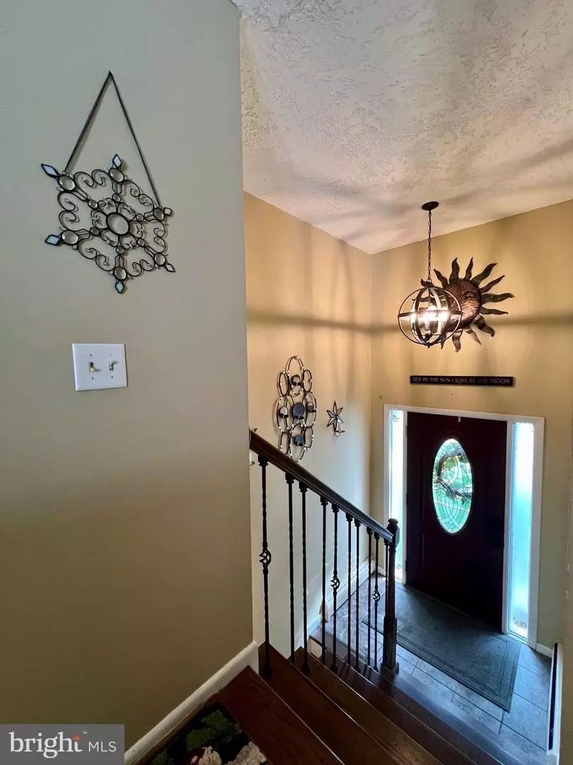 Entry Way - 480 Hoffman Dr, Harrisburg, PA 17111 photo 2 of 5