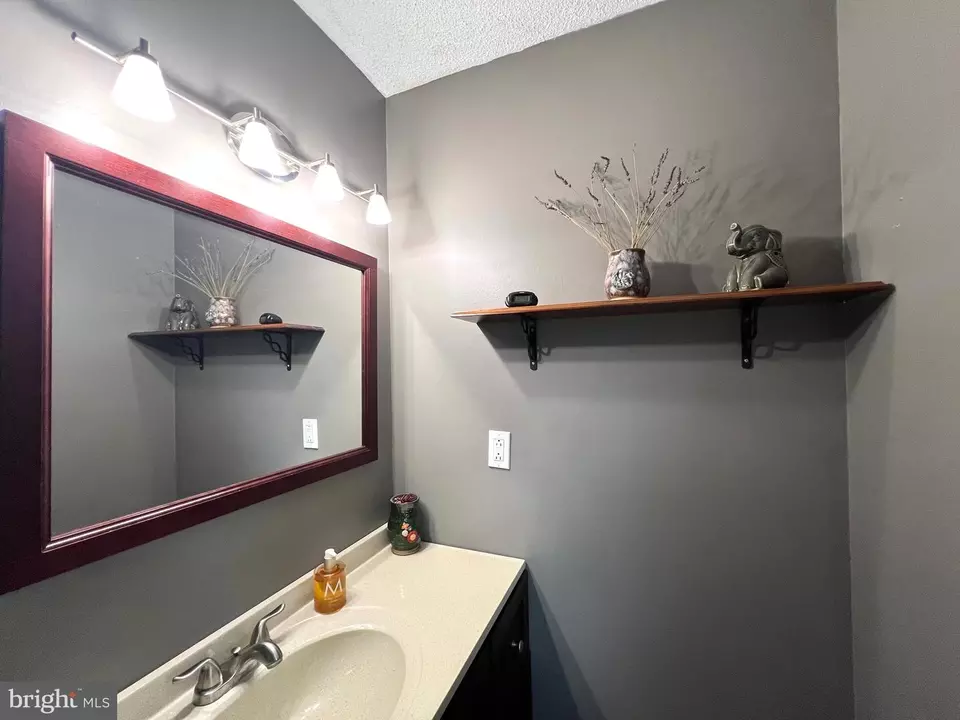Bath - 480 Hoffman Dr, Harrisburg, PA 17111 photo 6 of 7