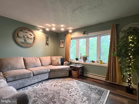Living - 480 Hoffman Dr, Harrisburg, PA 17111 photo 1 of 5