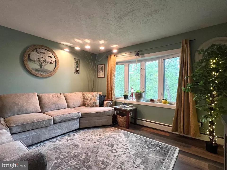Living - 480 Hoffman Dr, Harrisburg, PA 17111 photo 1 of 5
