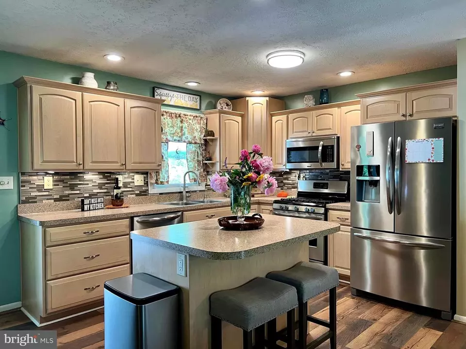 Kitchen - 480 Hoffman Dr, Harrisburg, PA 17111 photo 6 of 8