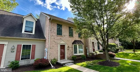 413 Park View Dr, Harrisburg, PA 17110